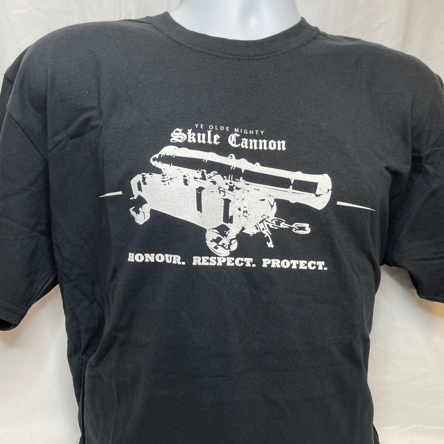 Skule™ Cannon Black T-shirt